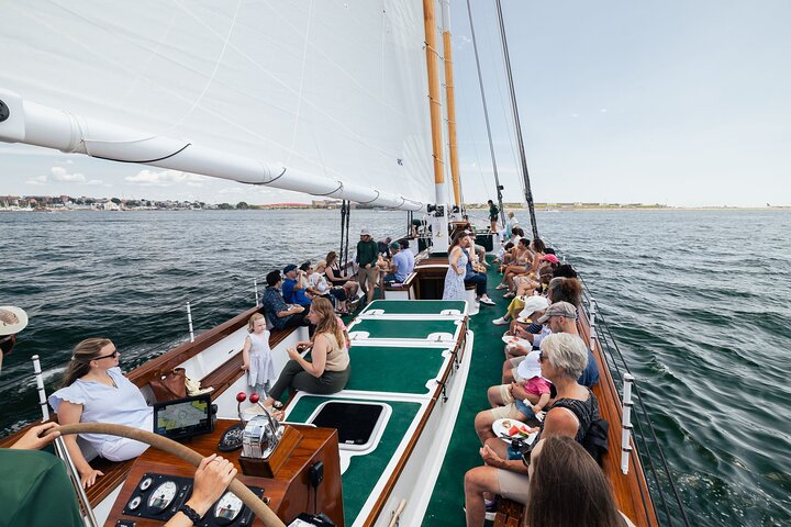 Newport Sightseeing Day Sailing Experience on Schooner Adirondack
