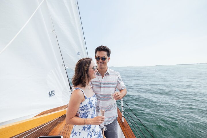 Newport Sightseeing Day Sailing Experience on Schooner Adirondack