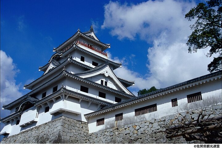 Footsteps through Karatsu: From Samurai Castles to Ceramics