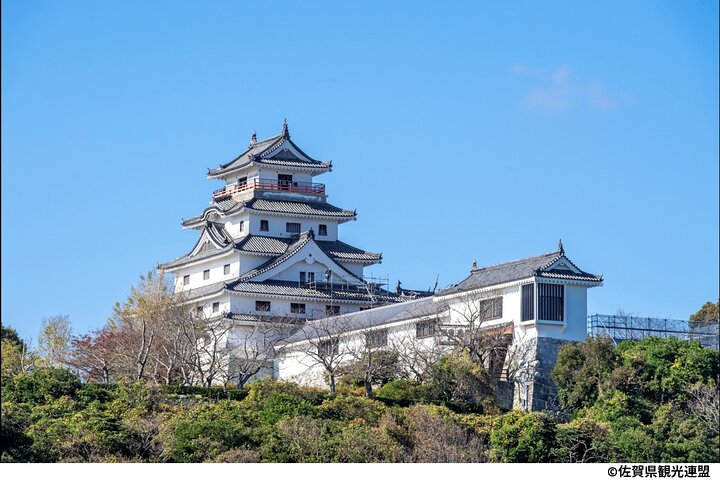 Footsteps through Karatsu: From Samurai Castles to Ceramics
