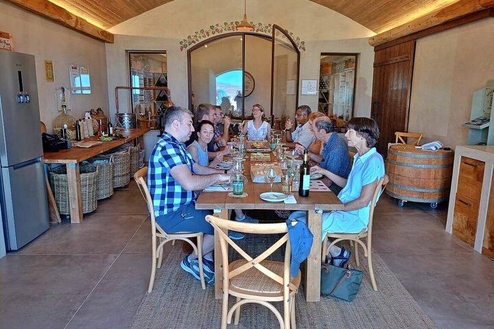 Seafarers' Village & Vineyard Visit, Wine Tasting - Half Day Tour
