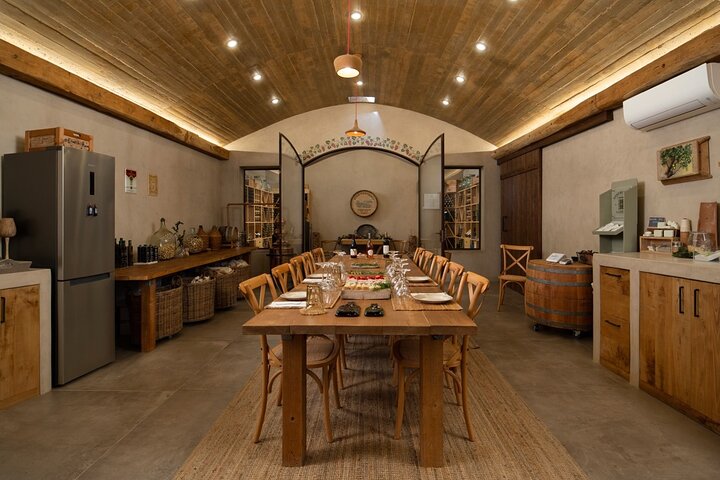 Seafarers' Village & Vineyard Visit, Wine Tasting - Half Day Tour