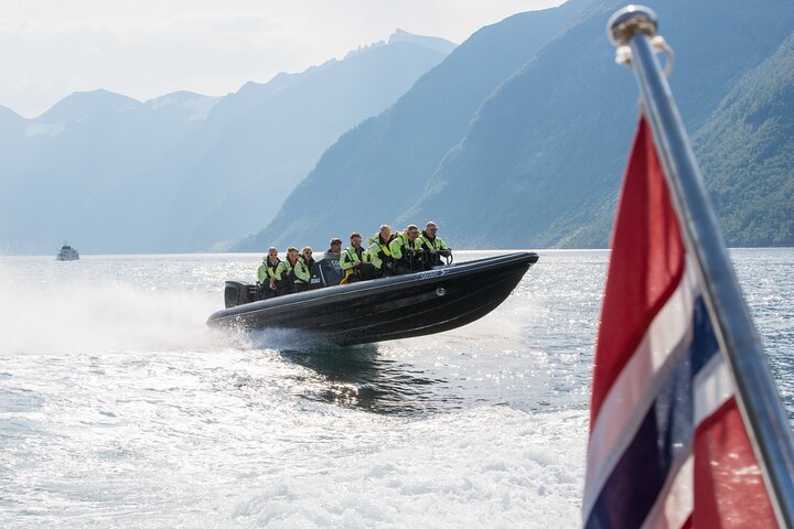 Fjordsafari with RIB to Hjørundfjord