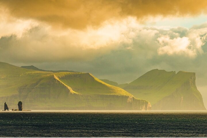 Private Kallur Lighthouse Hike