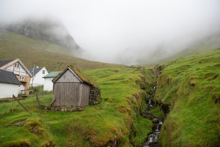 Private Kallur Lighthouse Hike