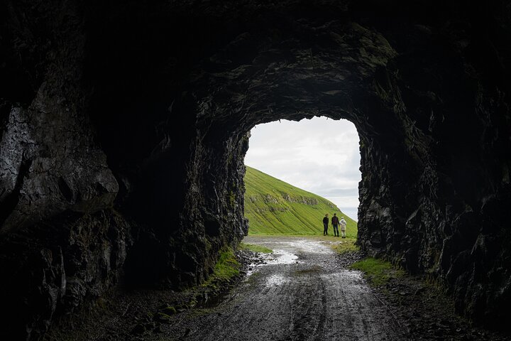 Private Kallur Lighthouse Hike