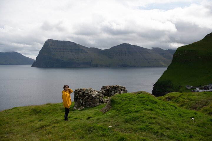 Private Kallur Lighthouse Hike