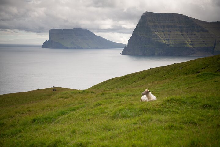 Private Kallur Lighthouse Hike