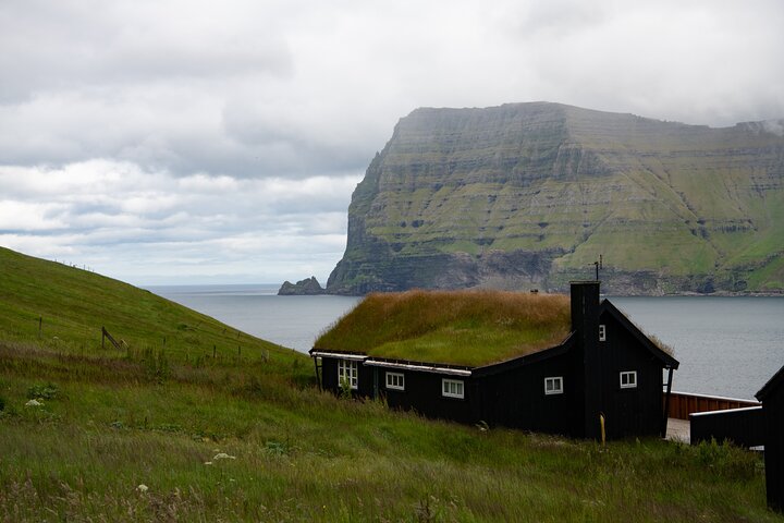 Private Kallur Lighthouse Hike