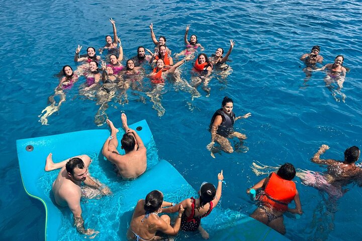 CRYSTAL WATERS SEA EXPERIENCE, from Figueretas