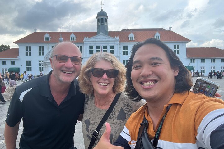 Jakarta Half-Day Guided Tour with a Private Fun Local Host