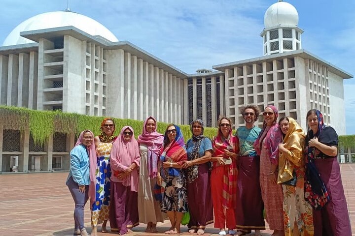Jakarta Half-Day Guided Tour with a Private Fun Local Host