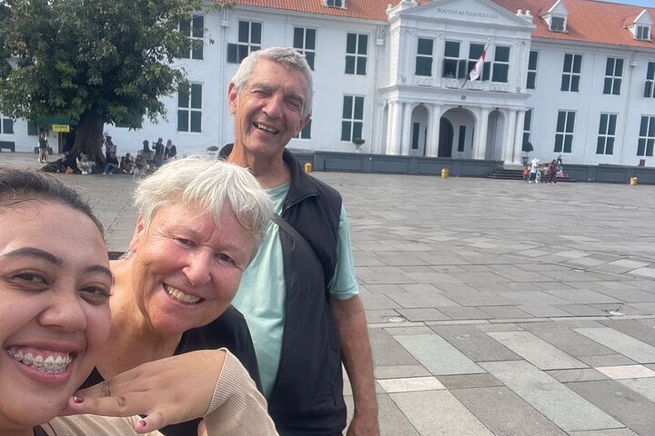 Jakarta Half-Day Guided Tour with a Private Fun Local Host