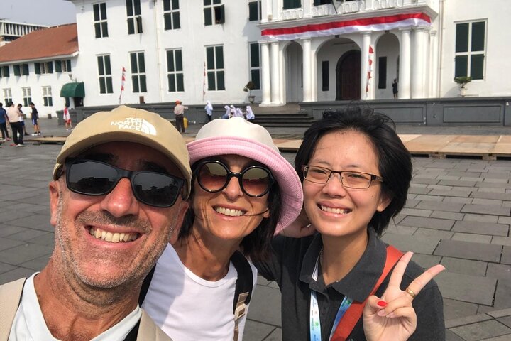 Jakarta Half-Day Guided Tour with a Private Fun Local Host