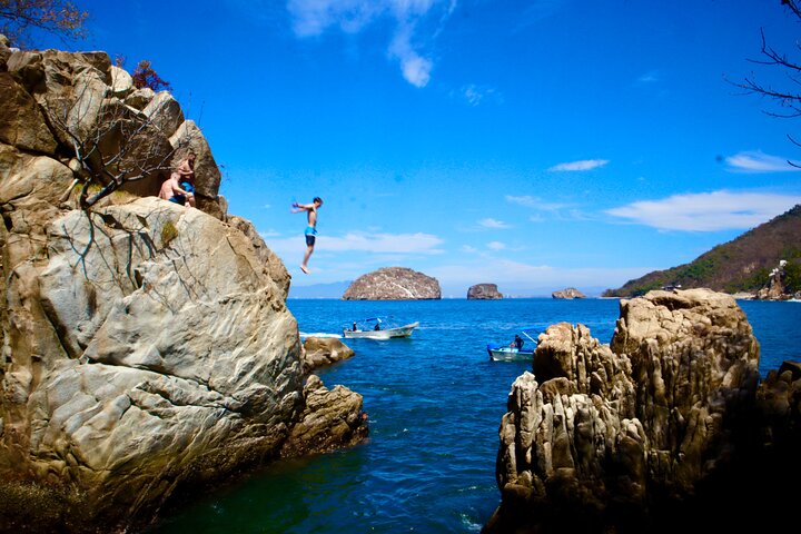 Los Arcos 5 islands Snorkeling Cliff Jumping and Hidden Beach