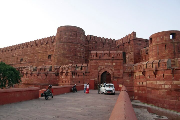 Overnight Taj Mahal & Agra Fort Tour From Delhi