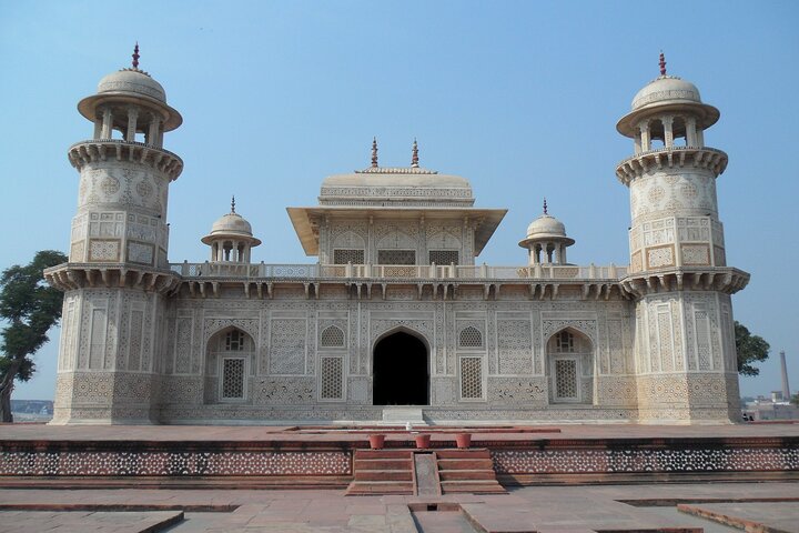 Overnight Taj Mahal & Agra Fort Tour From Delhi