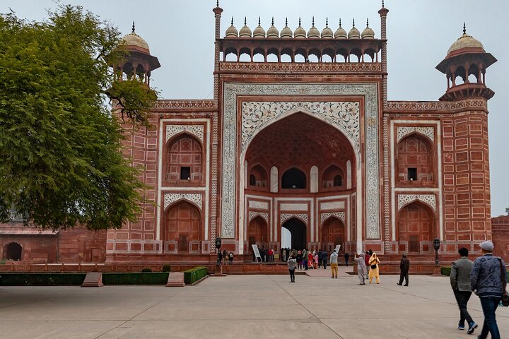 Overnight Taj Mahal & Agra Fort Tour From Delhi