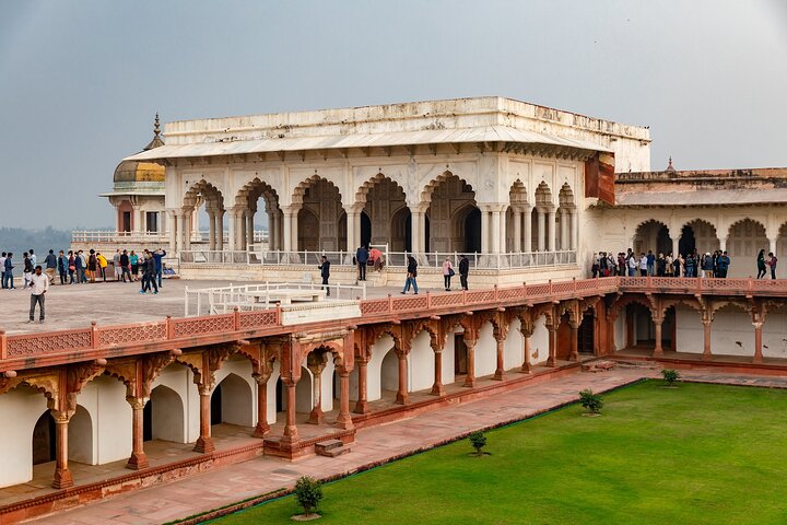 Overnight Taj Mahal & Agra Fort Tour From Delhi