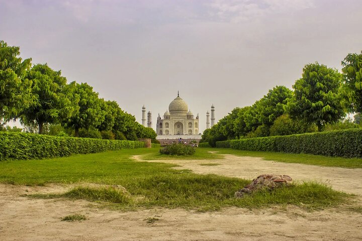 Overnight Taj Mahal & Agra Fort Tour From Delhi