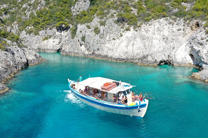 Zakynthos Shipwreck Beach Tour with Boat and Bus Transfer