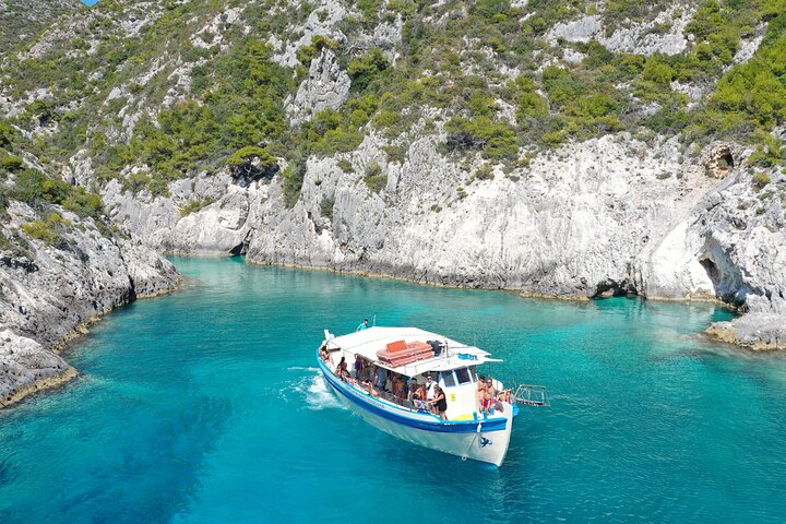Zakynthos Shipwreck Beach Tour with Boat and Bus Transfer