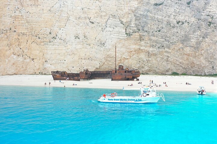 Zakynthos Shipwreck Beach Tour with Boat and Bus Transfer