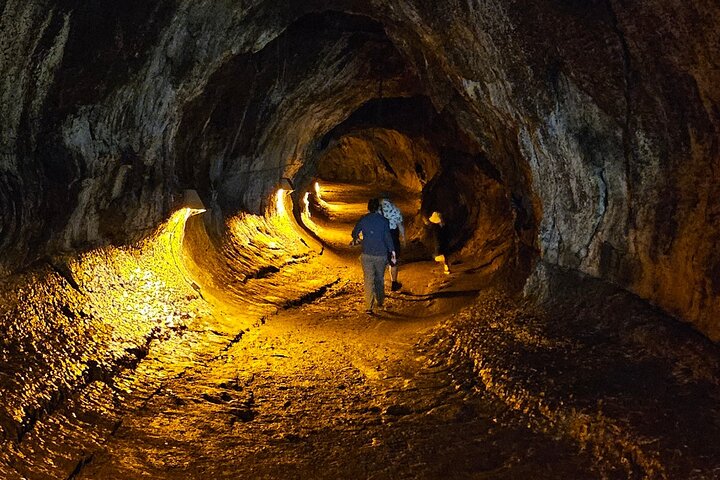Hawaii Volcanoes, Waterfalls, Beaches & Hilo Highlights Day Tour