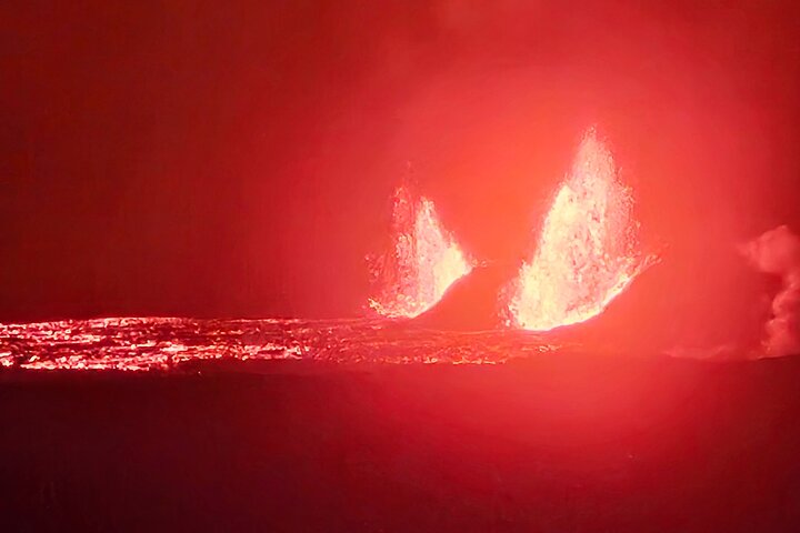 Hawaii Volcanoes, Waterfalls, Beaches & Hilo Highlights Day Tour