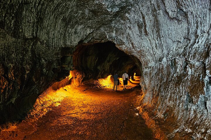 Hawaii Volcanoes, Waterfalls, Beaches & Hilo Highlights Day Tour