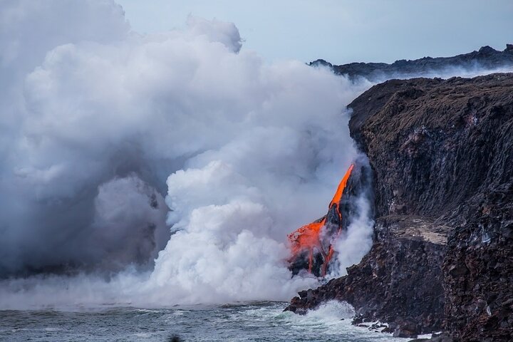 Hawaii Volcanoes, Waterfalls, Beaches & Hilo Highlights Day Tour