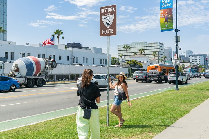 Hollywood, Beverly Hills, & Celebrity Home Tour from Santa Monica