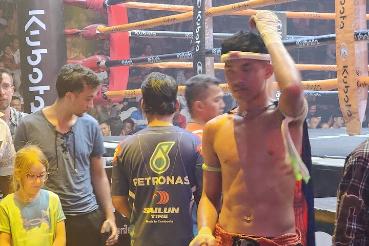 Watch Live Khmer Traditional boxing in Phnom Penh