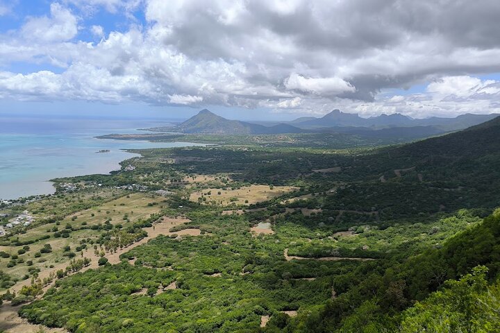 Casela Nature Park and Flic en Flac Beach Private Tour