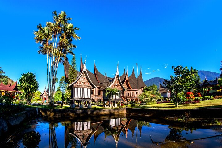Padang West Sumatra 9-Day Private Tour + Mentawai