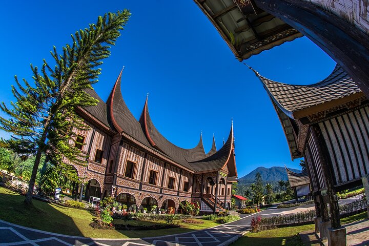 Padang West Sumatra 9-Day Private Tour + Mentawai