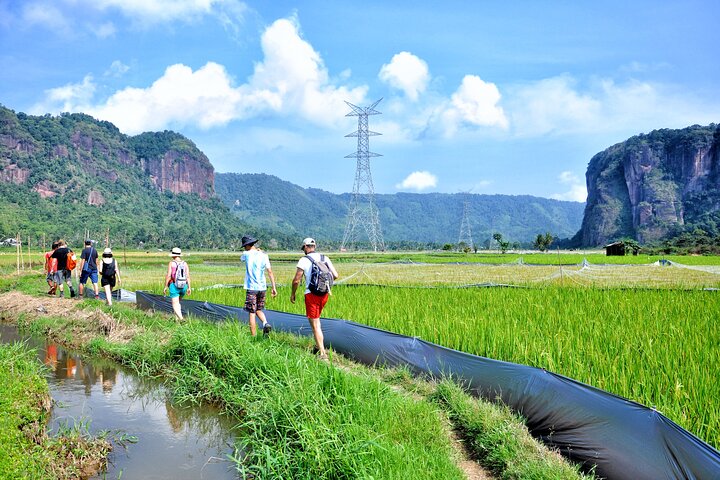 Padang West Sumatra 9-Day Private Tour + Mentawai
