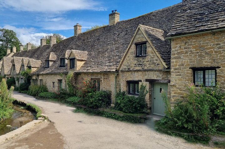 Stratford-upon-Avon to London: Scenic Transfer via The Cotswolds