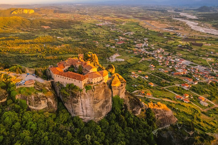 Athens: Meteora Monasteries Tour, Caves, Beachfront Stops & Lunch