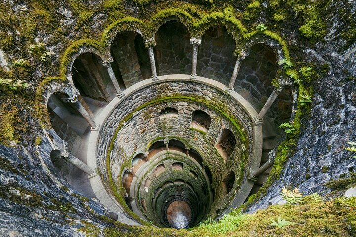 Sintra, Pena Palace, Quinta da Regaleira & Cascais Group Tour