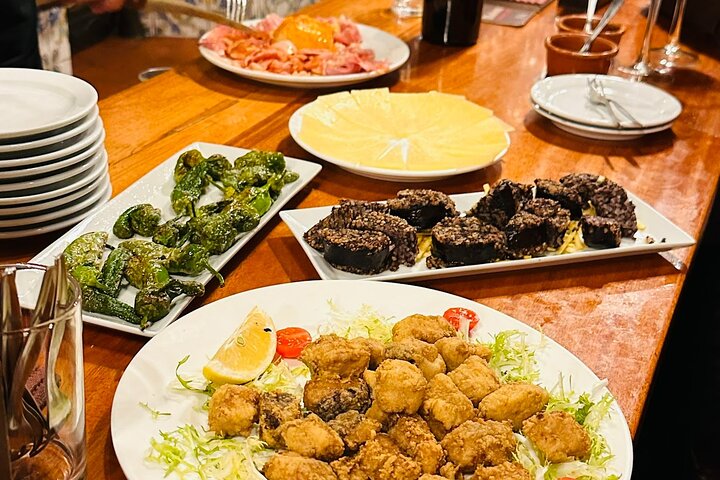 Madrid Tapas & Wine Tasting Food Tour – Small Group Local Bars