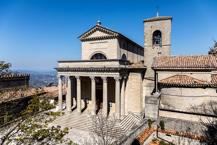 Tourist visit of the UNESCO Historic Center of San Marino