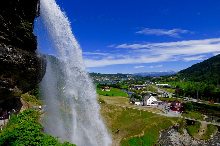 Bergen: Bondhus Glacier Lake & National Park w/Lunch in Rosendal