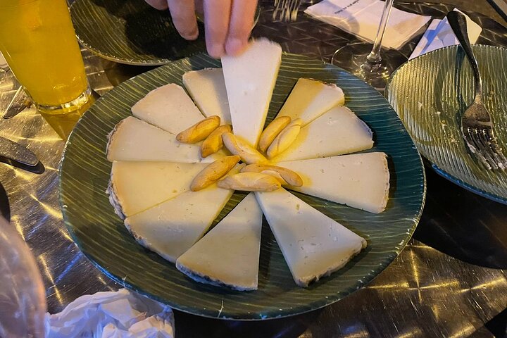 Madrid Tapas & Wine Tasting Food Tour – Small Group Local Bars