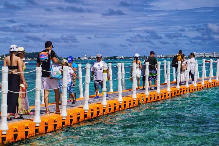 5 Tours in 1 : Johnny Cay, Haynes Cay Aquarium, Bahia and Mangroves