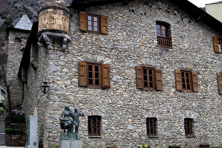 The Best of Andorra la Vella: Art, Heritage & Alpine Vistas