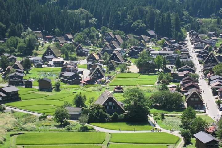 [One-day bus tour departing from Kanazawa Station] Shirakawa-go and Gokayama - Two World Heritage Villages Enjoyable Bus Tour