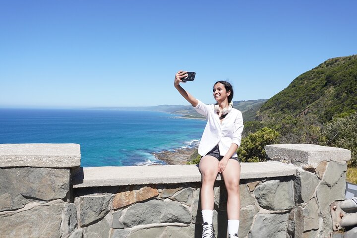 Full-Day Great Ocean Road and 12 Apostles Tour