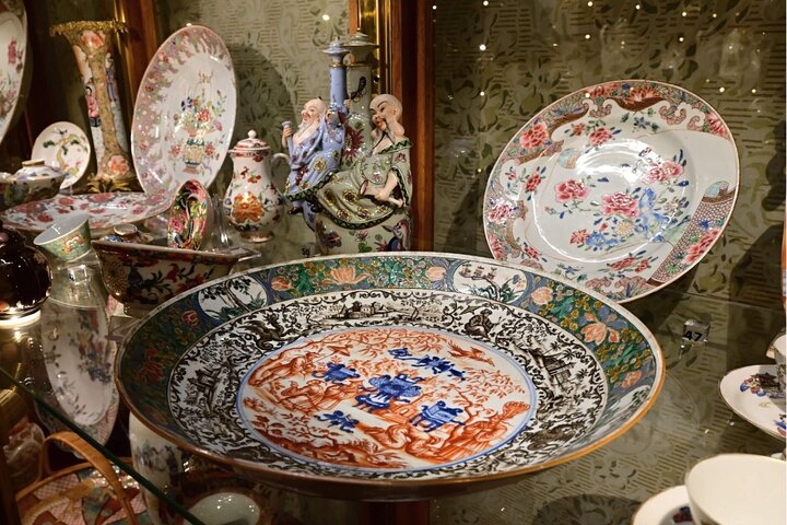 Krumlov Royal Palace Tour: Interiors, Pralines & Sweet Café