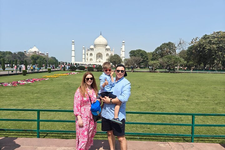 Private Sunrise Taj Mahal Tour from Delhi By Car -All inclusive